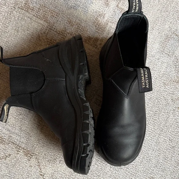 Blundstone Black Leather Lug Sole Boots - Picture 2 of 5